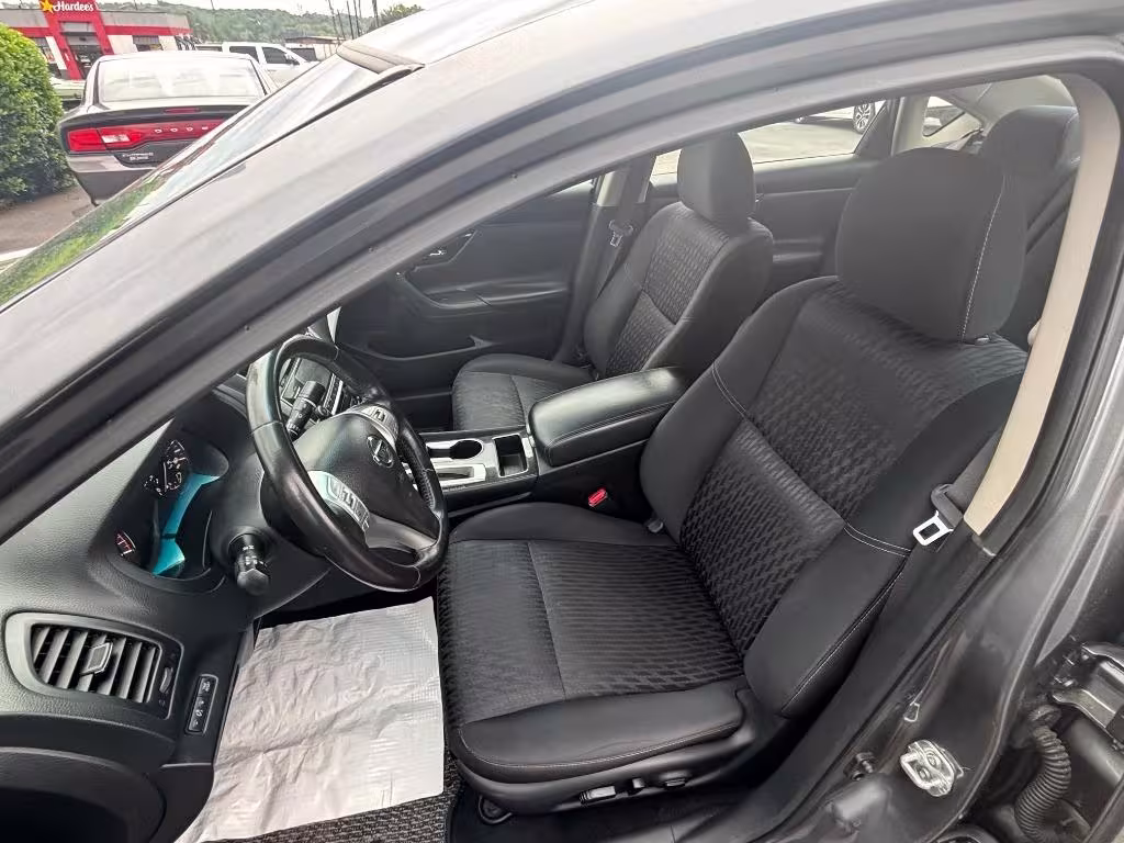 2018 Nissan Altima - 1N4AL3AP3JC242327 - Image #4
