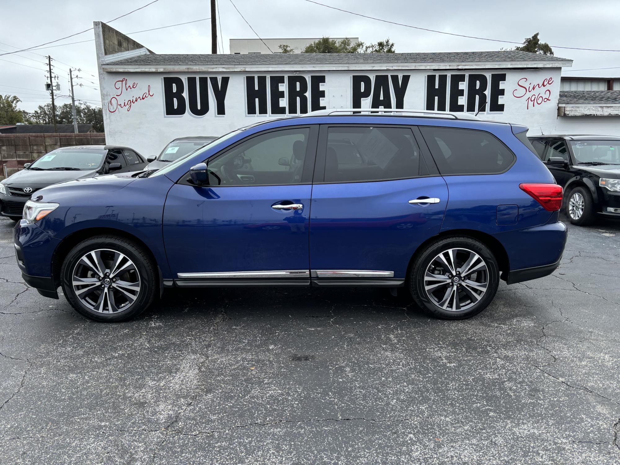 2018 Nissan Pathfinder - 5N1DR2MN6JC661861 - Image #1