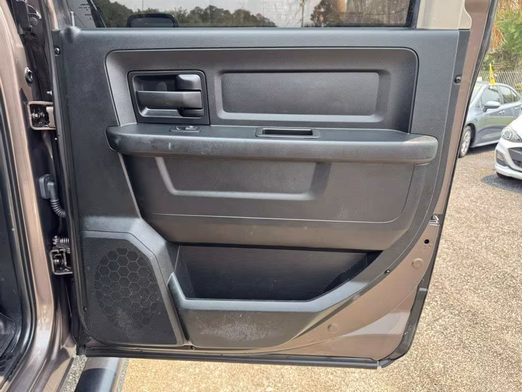 2018 Ram 1500 - 1C6RR7KM3JS262419 - Image #23