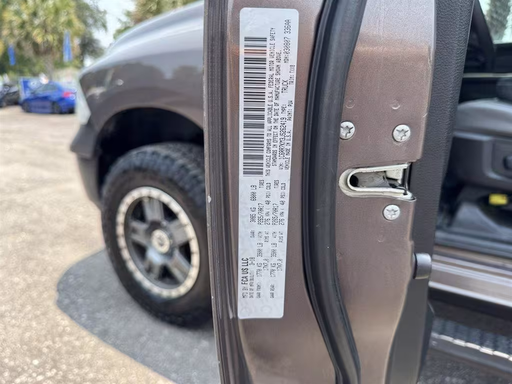 2018 Ram 1500 - 1C6RR7KM3JS262419 - Image #34