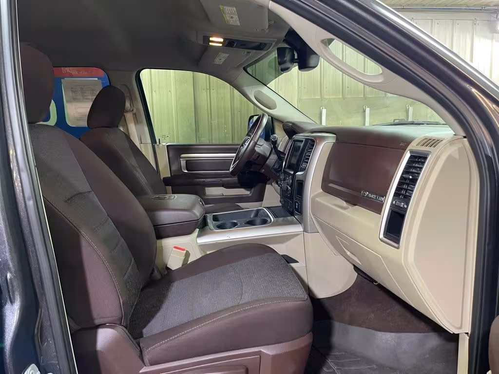 2018 Ram 3500 - 3C63R3DJ6JG345335 - Image #3