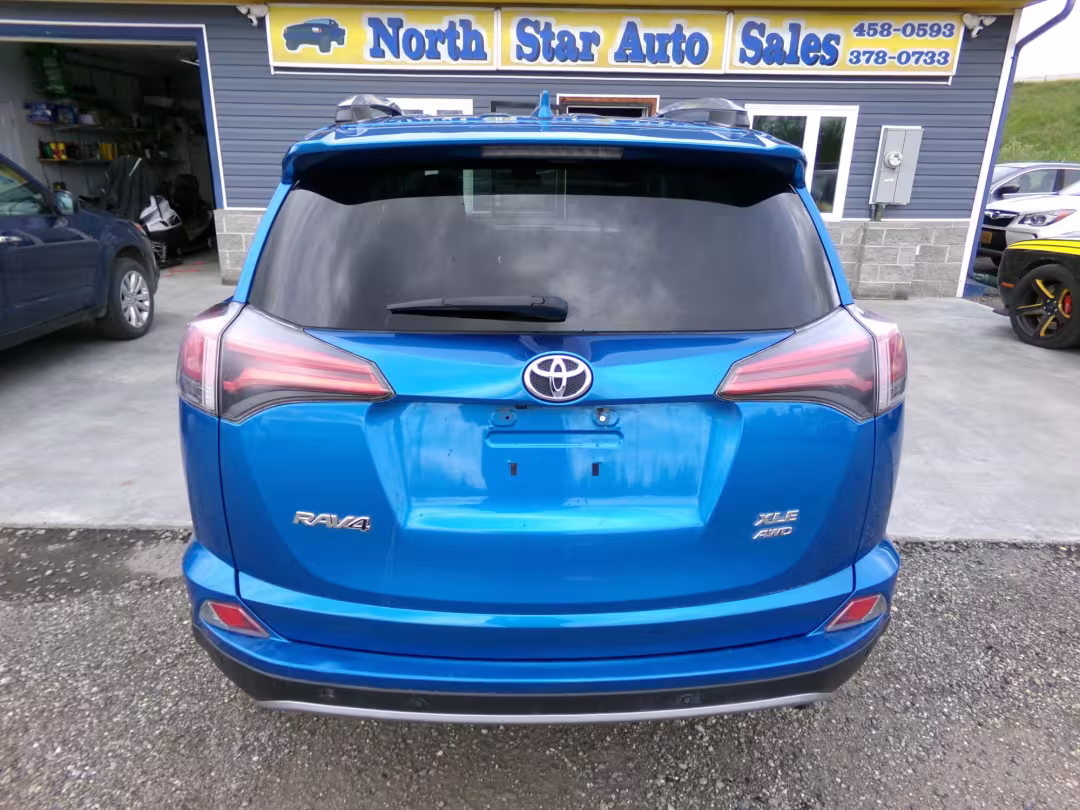 2018 Toyota RAV4 - 2T3RFREV1JW720693 - Image #4