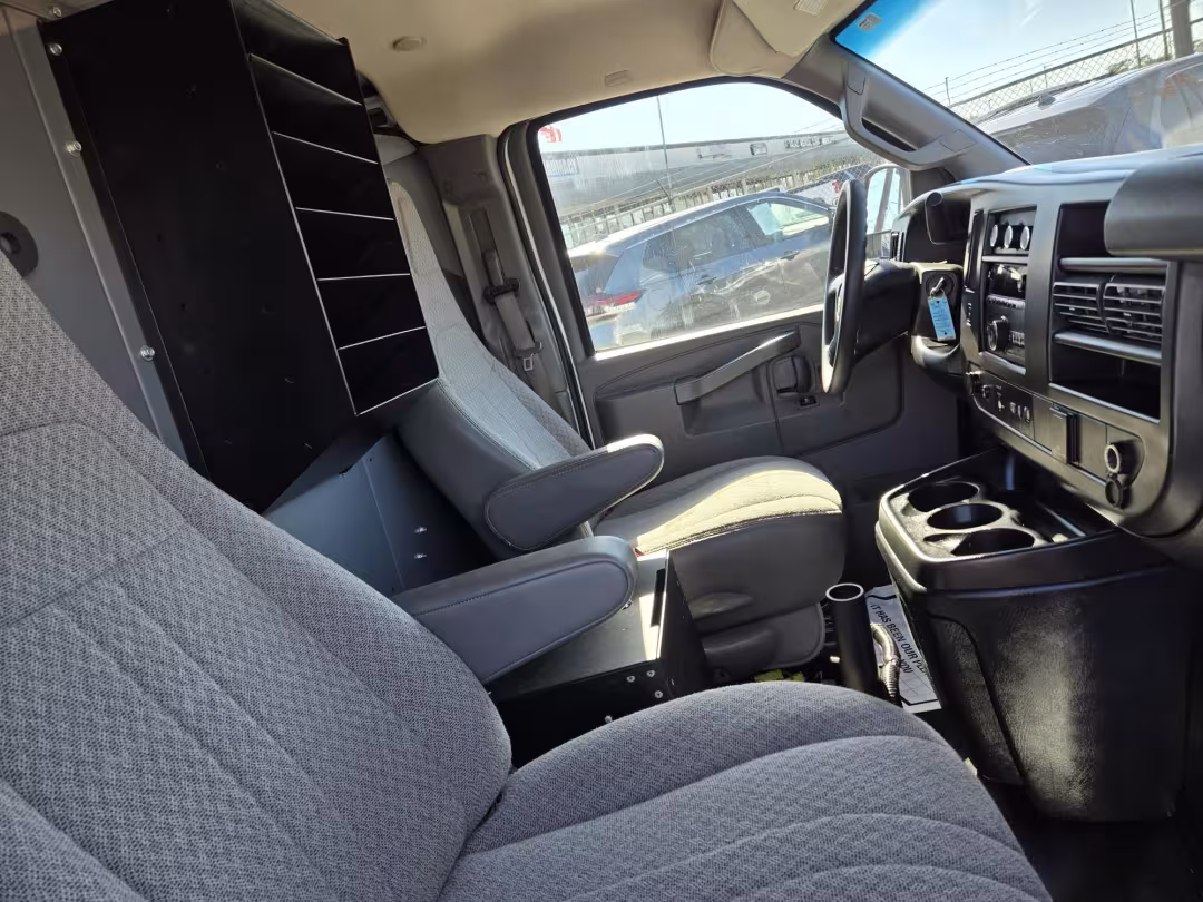 2019 Chevrolet Express - 1GCWGAFG9K1225238 - Image #10