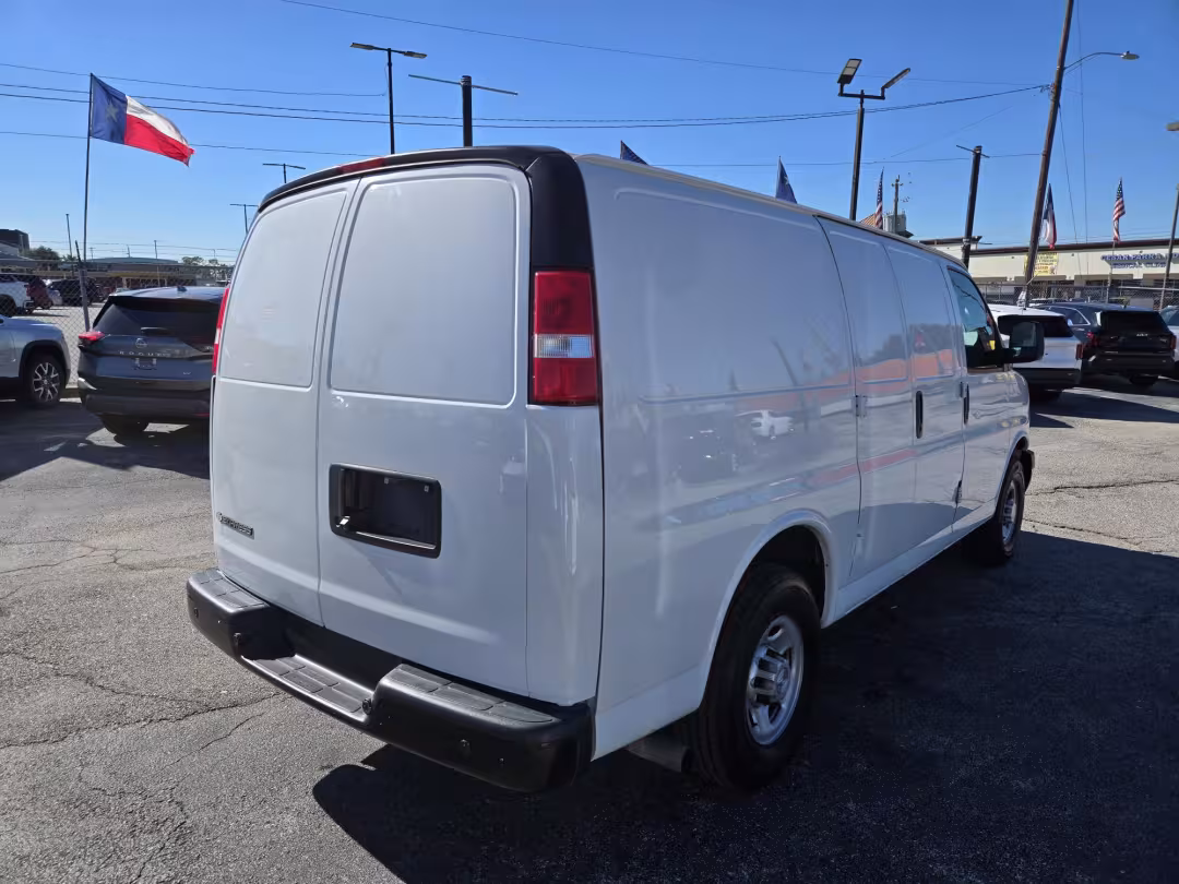 2019 Chevrolet Express - 1GCWGAFG9K1225238 - Image #4