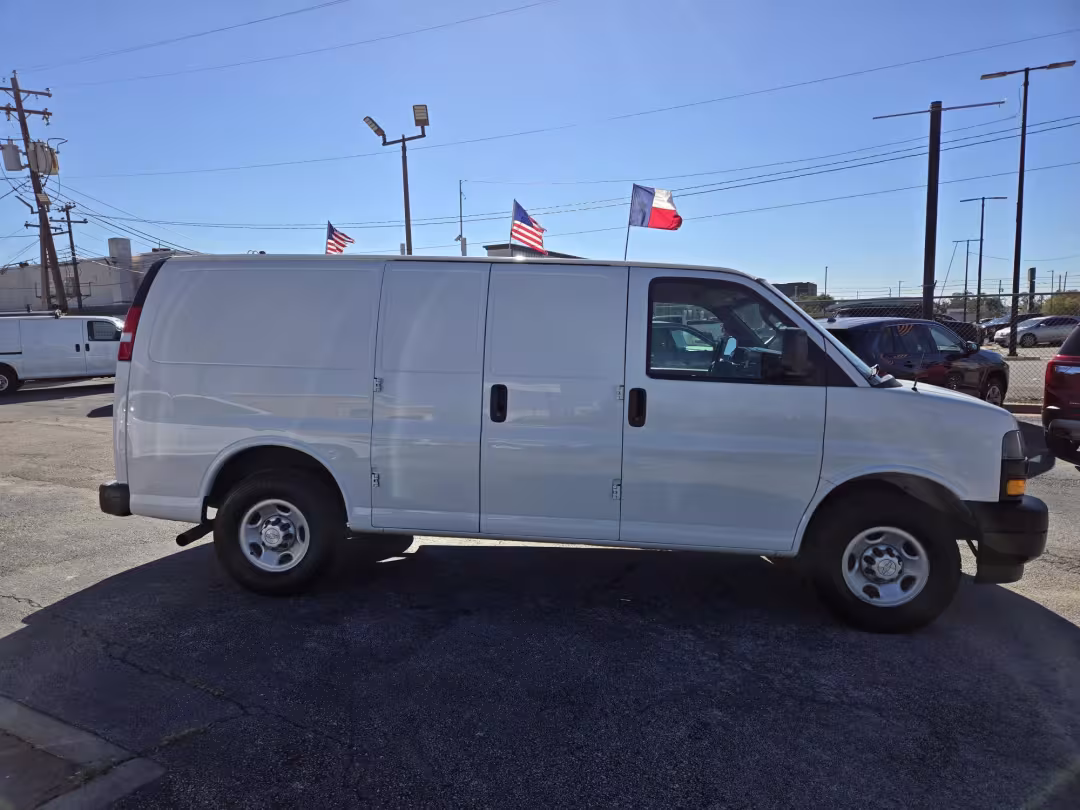 2019 Chevrolet Express - 1GCWGAFG9K1225238 - Image #5