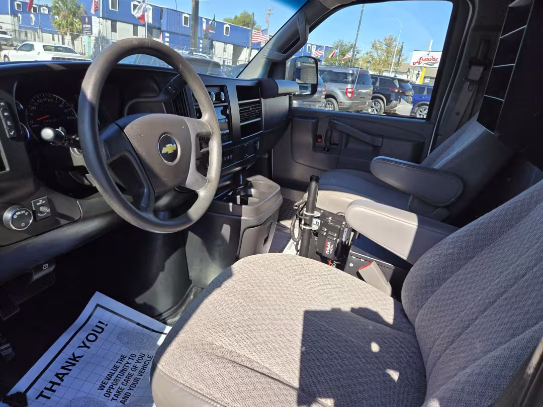2019 Chevrolet Express - 1GCWGAFG9K1225238 - Image #9