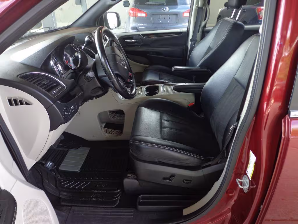 2019 Dodge Grand Caravan - 2C4RDGCG7KR717016 - Image #13