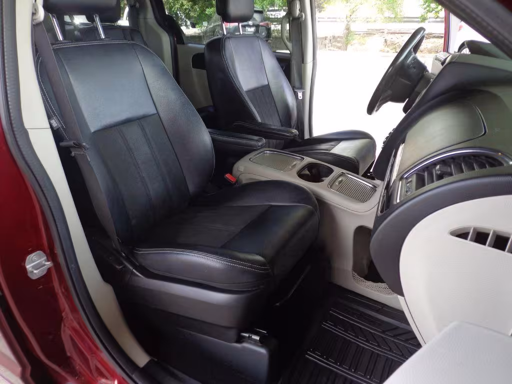 2019 Dodge Grand Caravan - 2C4RDGCG7KR717016 - Image #17