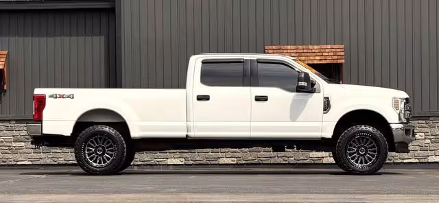 2019 Ford F-350 SD - 1FT8W3B6XKED57504 - Image #2