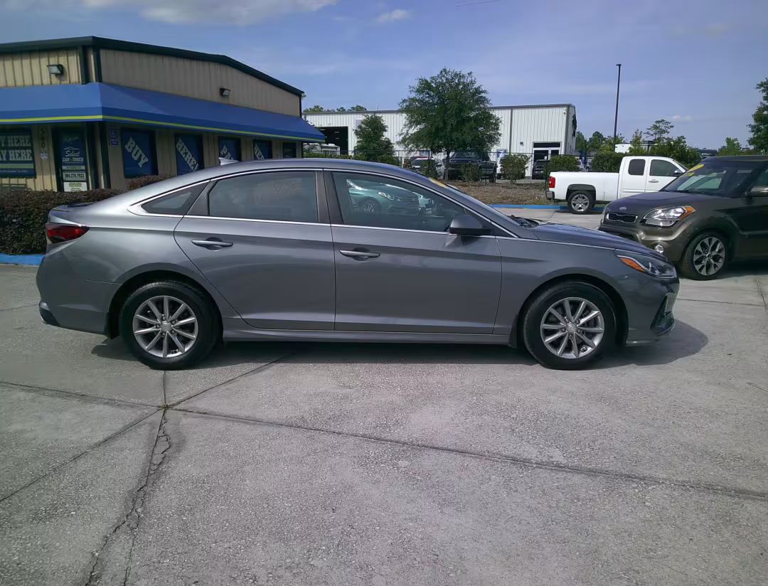 2019 Hyundai Sonata - 5NPE24AF4KH788779 - Image #2