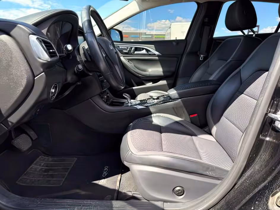 2019 Infiniti QX30 - SJKCH5CR7KA008667 - Image #11