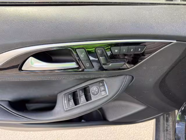 2019 Infiniti QX30 - SJKCH5CR7KA008667 - Image #39
