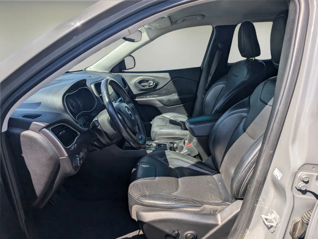 2019 Jeep Cherokee - 1C4PJLDB2KD428219 - Image #11