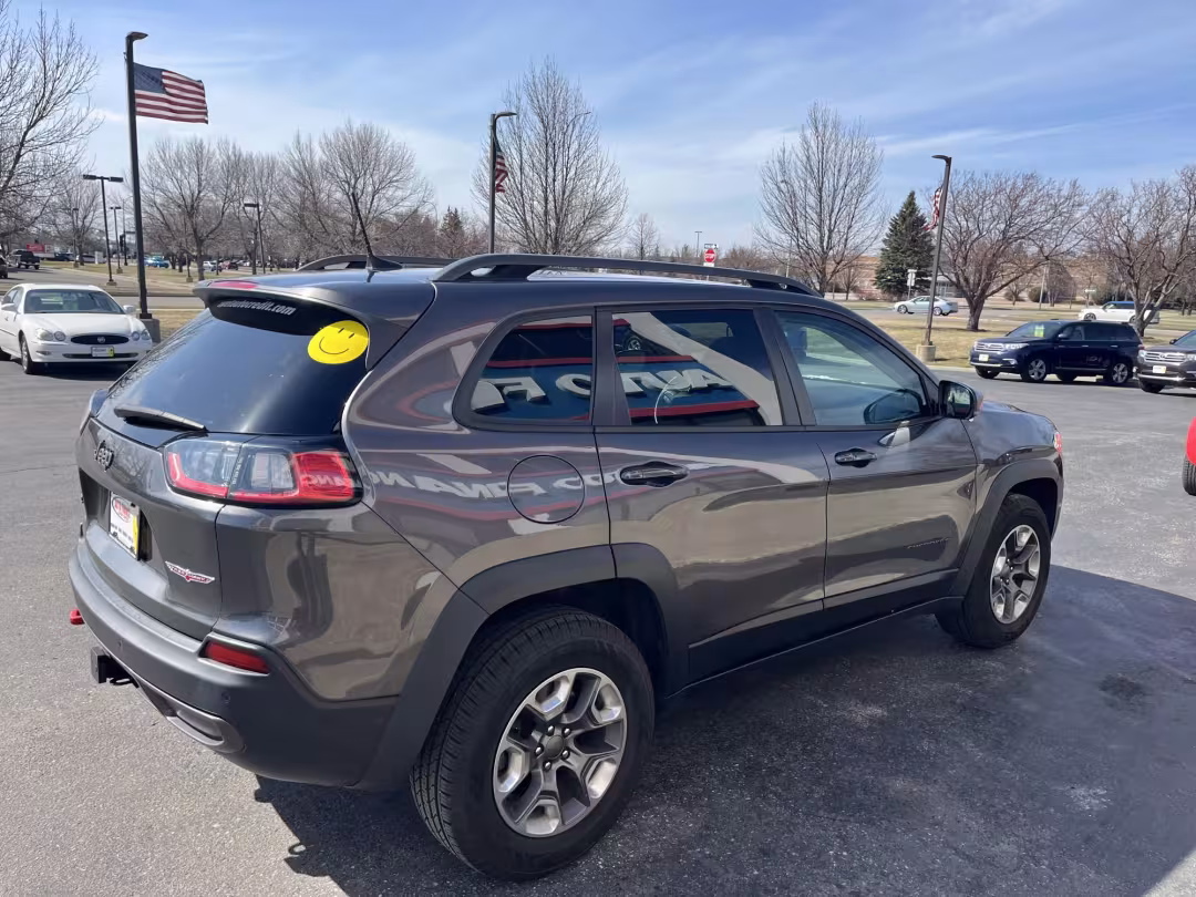 2019 Jeep Cherokee - 1C4PJMBX2KD104580 - Image #2
