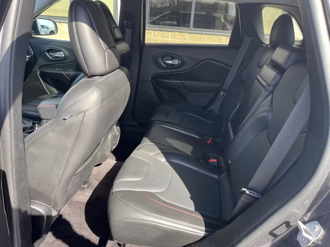 2019 Jeep Cherokee - 1C4PJMBX2KD104580 - Image #5