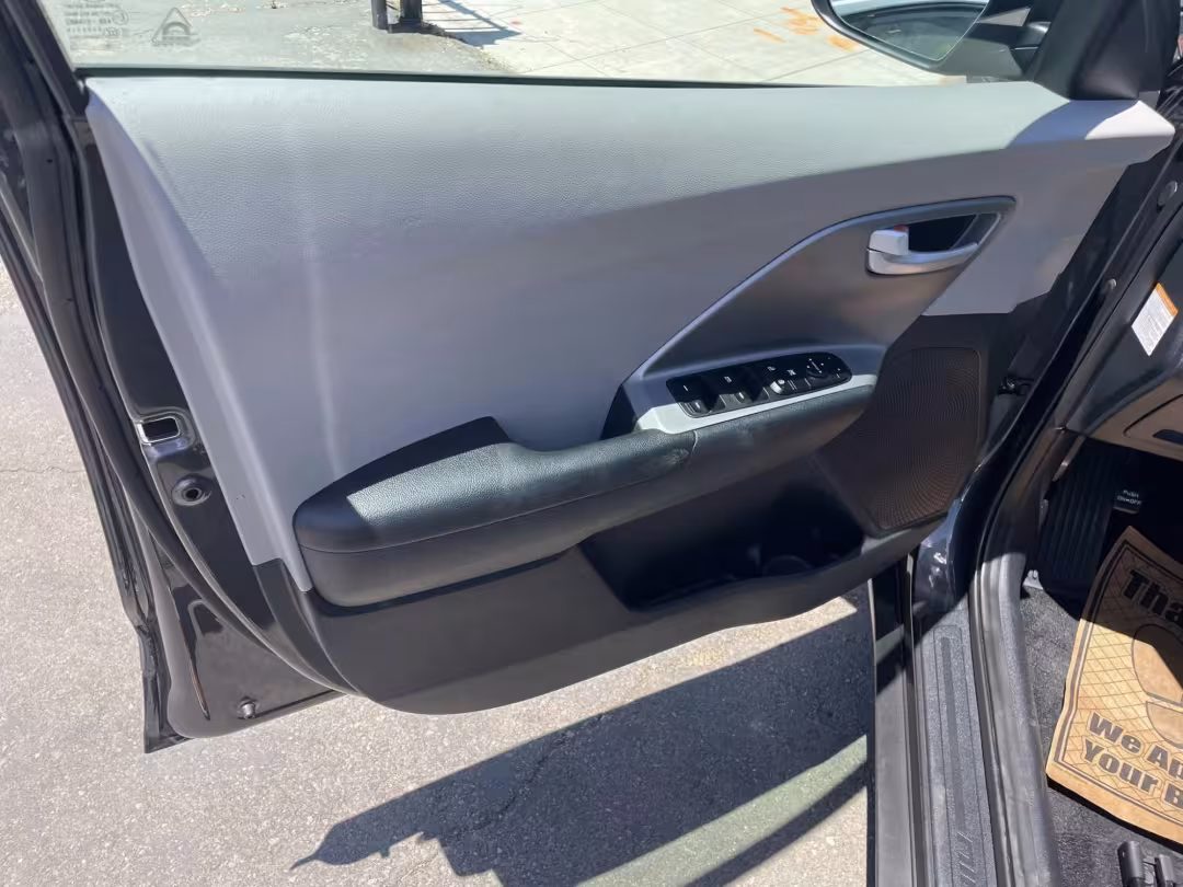 2019 Kia Niro Plug In Hybrid - KNDCM3LD5K5295944 - Image #5