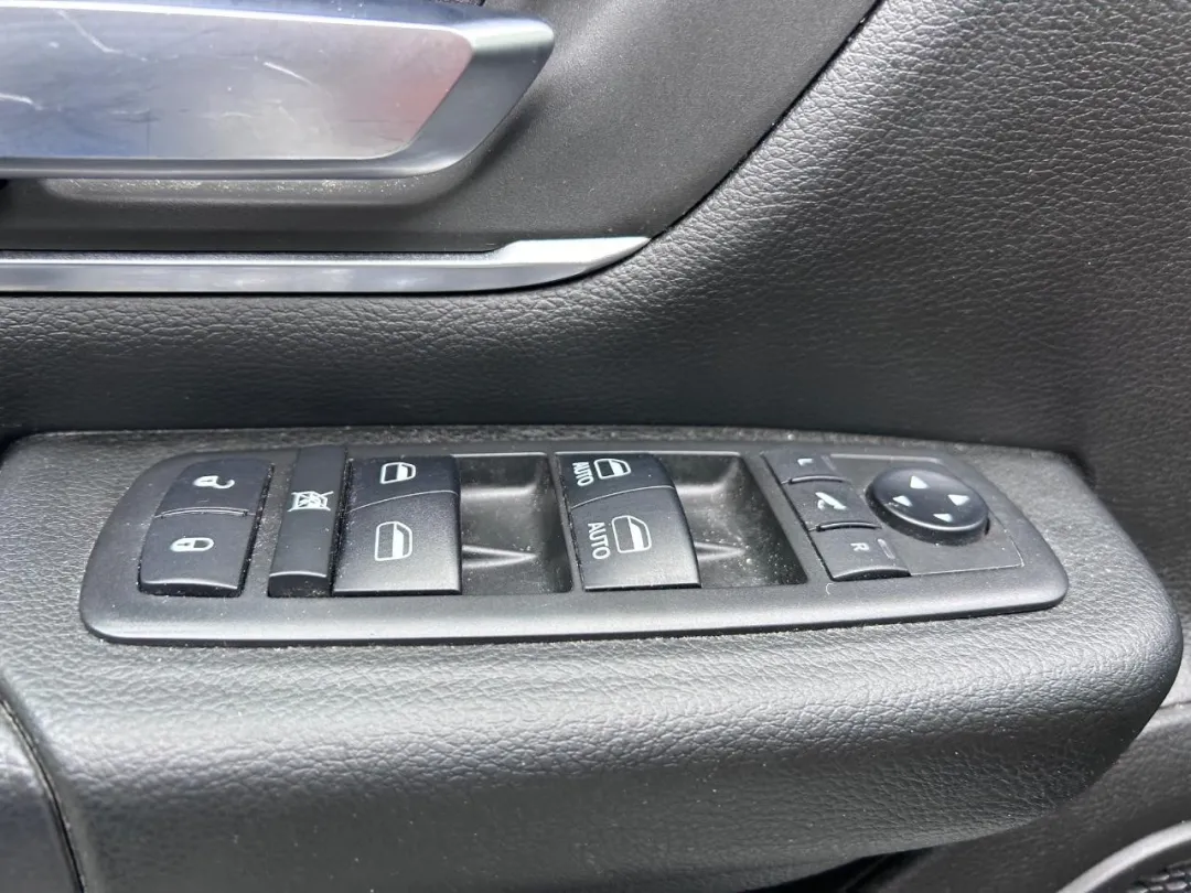 2019 Ram 1500 - 1C6SRFMT6KN555893 - Image #17