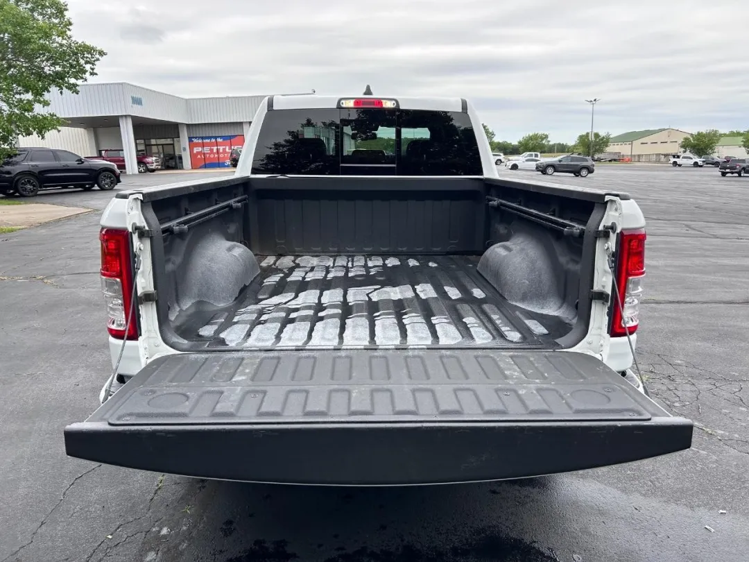 2019 Ram 1500 - 1C6SRFMT6KN555893 - Image #4