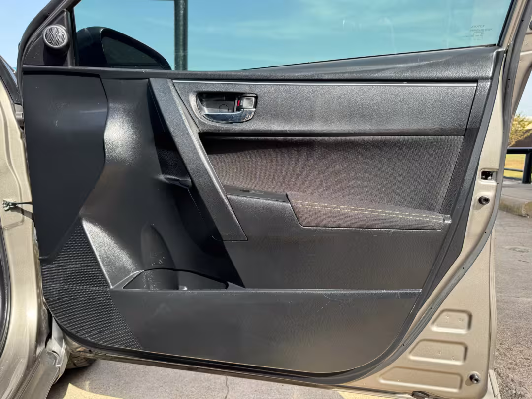 2019 Toyota Corolla - 5YFBURHE5KP943446 - Image #14