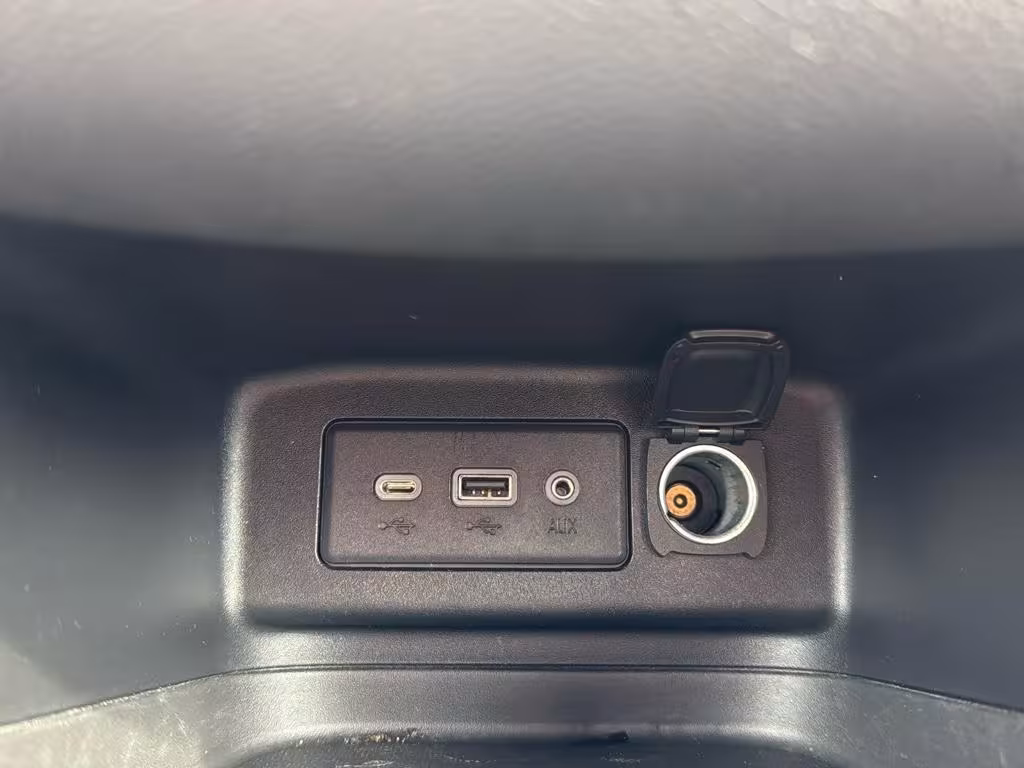 2020 Chevrolet Equinox - 2GNAXUEV4L6236603 - Image #20