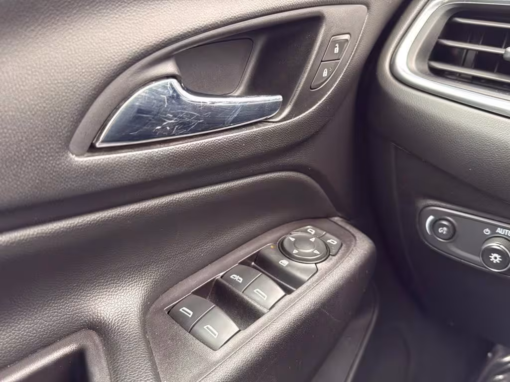 2020 Chevrolet Equinox - 2GNAXUEV4L6236603 - Image #27