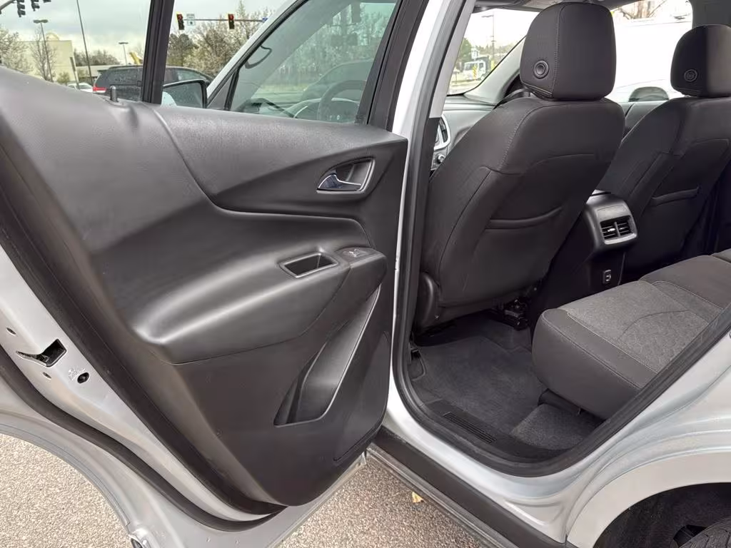 2020 Chevrolet Equinox - 2GNAXUEV4L6236603 - Image #30