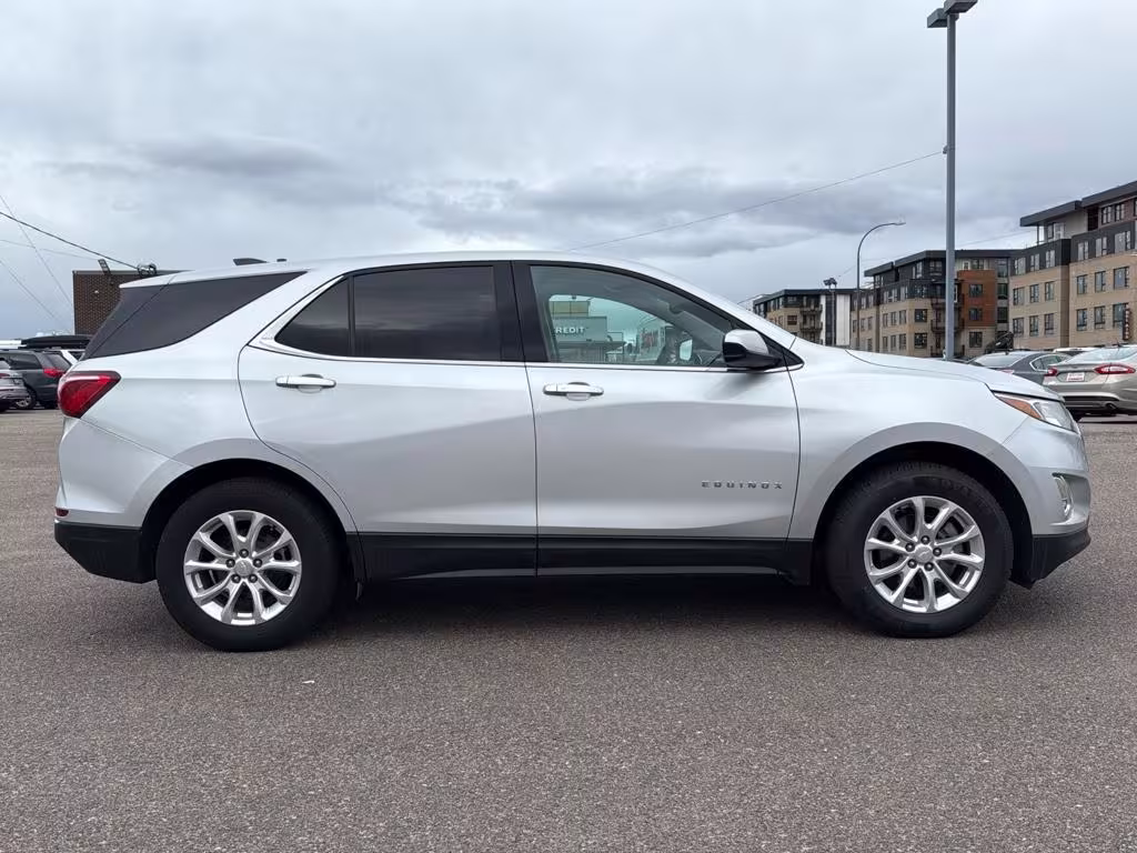 2020 Chevrolet Equinox - 2GNAXUEV4L6236603 - Image #4