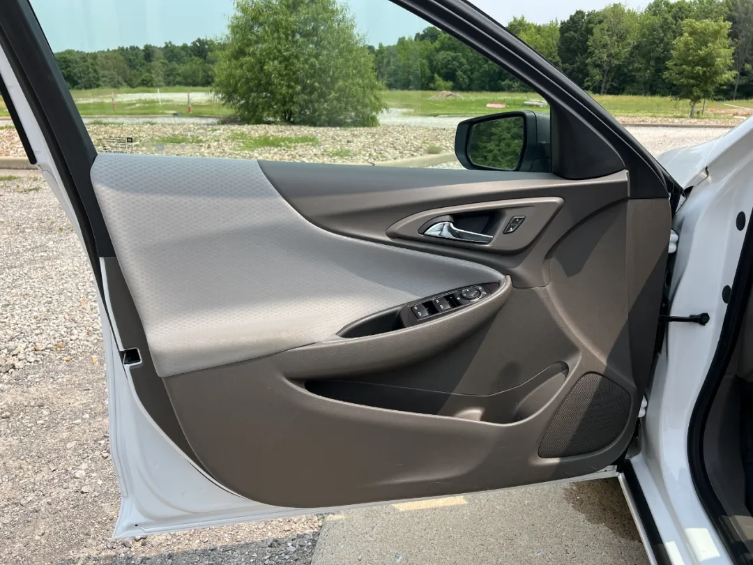 2020 Chevrolet Malibu - 1G1ZC5ST6LF000954 - Image #11