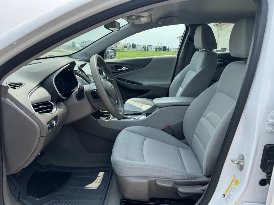2020 Chevrolet Malibu - 1G1ZC5ST6LF000954 - Image #12