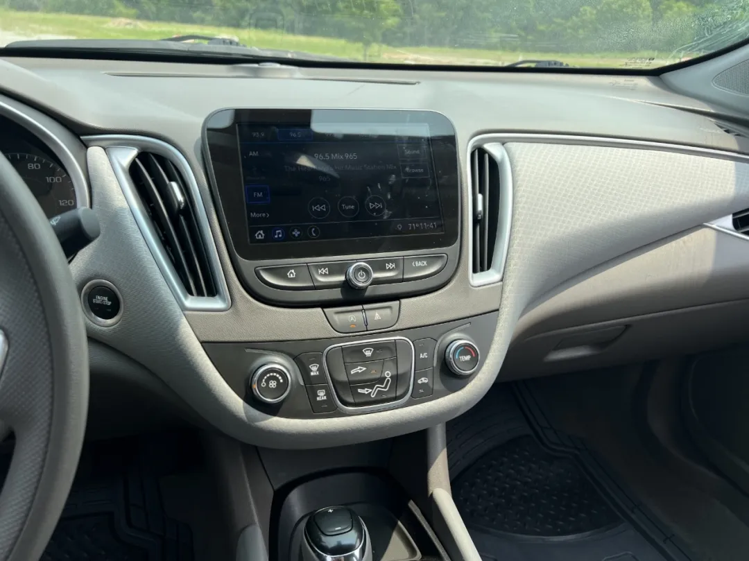 2020 Chevrolet Malibu - 1G1ZC5ST6LF000954 - Image #23