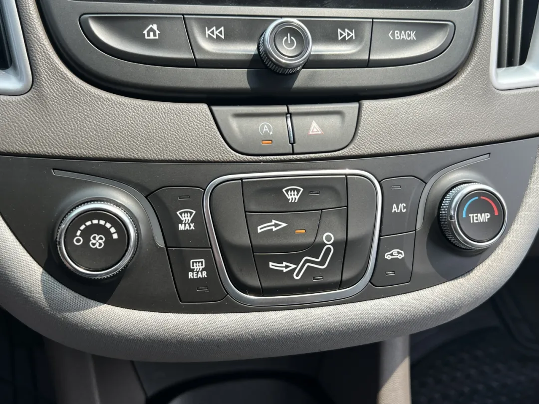 2020 Chevrolet Malibu - 1G1ZC5ST6LF000954 - Image #25
