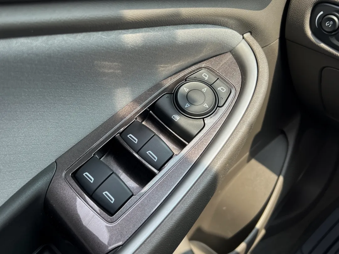 2020 Chevrolet Malibu - 1G1ZC5ST6LF000954 - Image #28