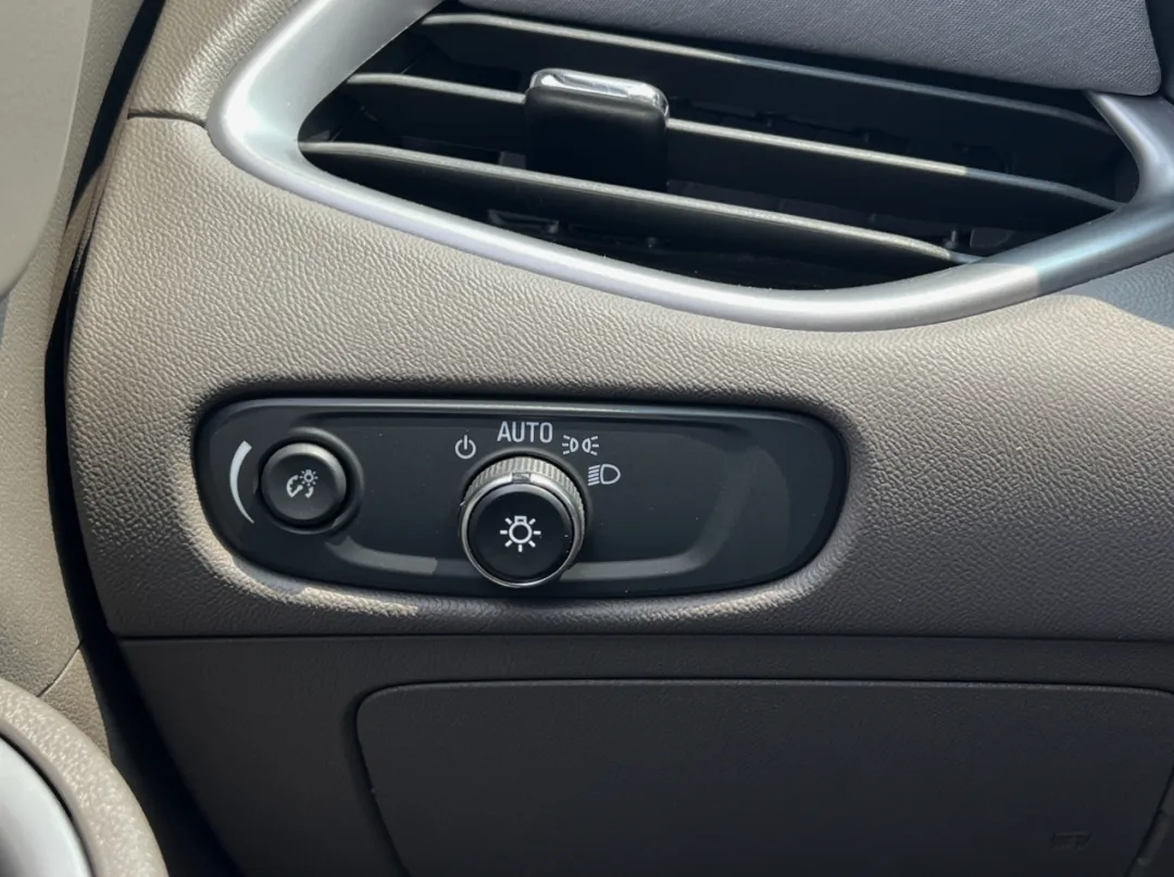 2020 Chevrolet Malibu - 1G1ZC5ST6LF000954 - Image #30
