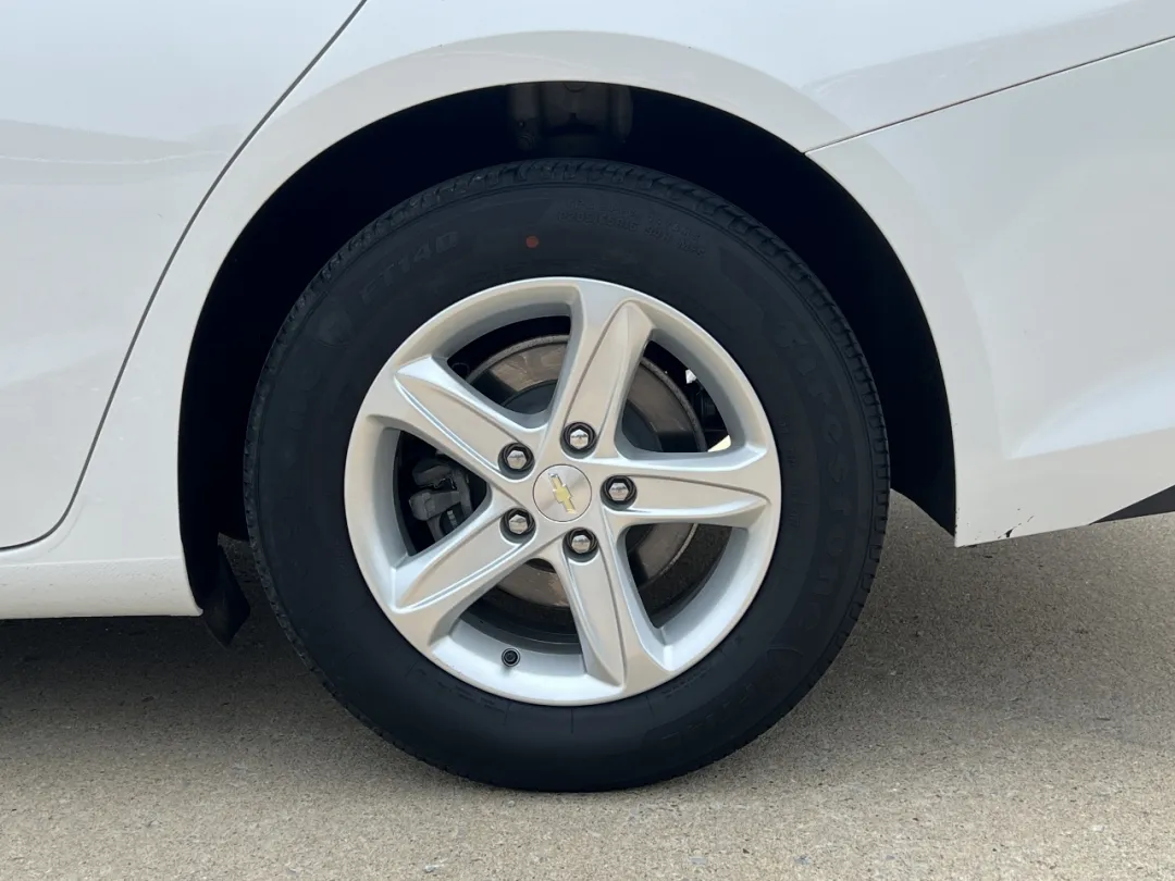 2020 Chevrolet Malibu - 1G1ZC5ST6LF000954 - Image #37