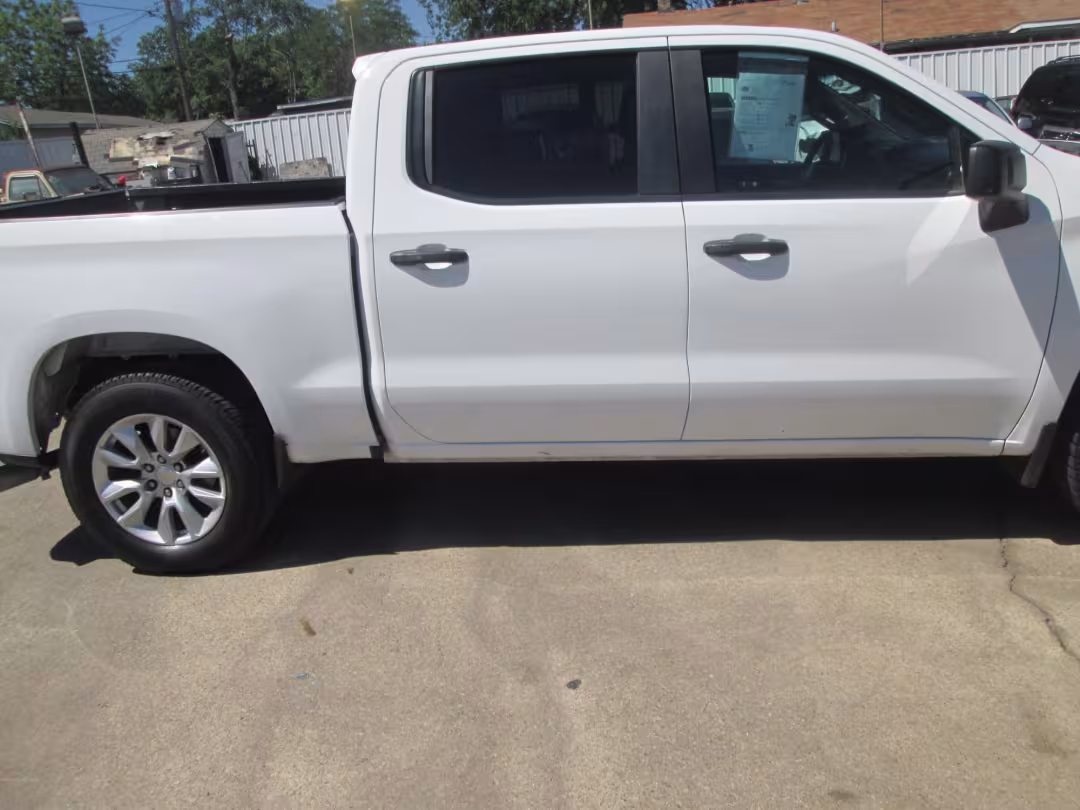 2020 Chevrolet Silverado 1500 - 3GCPWBEK1LG209041 - Image #2