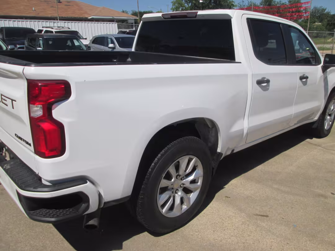 2020 Chevrolet Silverado 1500 - 3GCPWBEK1LG209041 - Image #3
