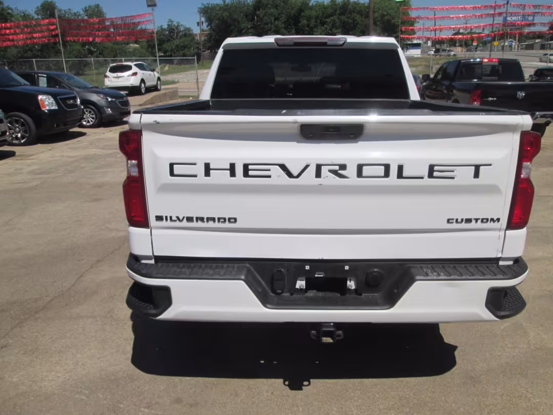 2020 Chevrolet Silverado 1500 - 3GCPWBEK1LG209041 - Image #4