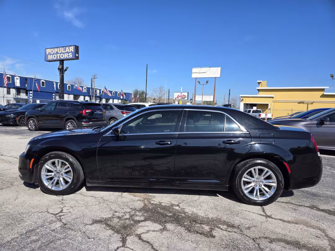 2020 Chrysler 300 - 2C3CCAAG2LH128444 - Image #2