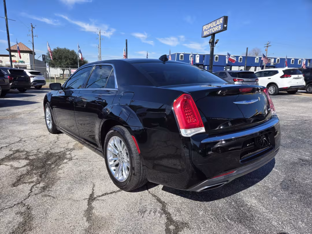 2020 Chrysler 300 - 2C3CCAAG2LH128444 - Image #3