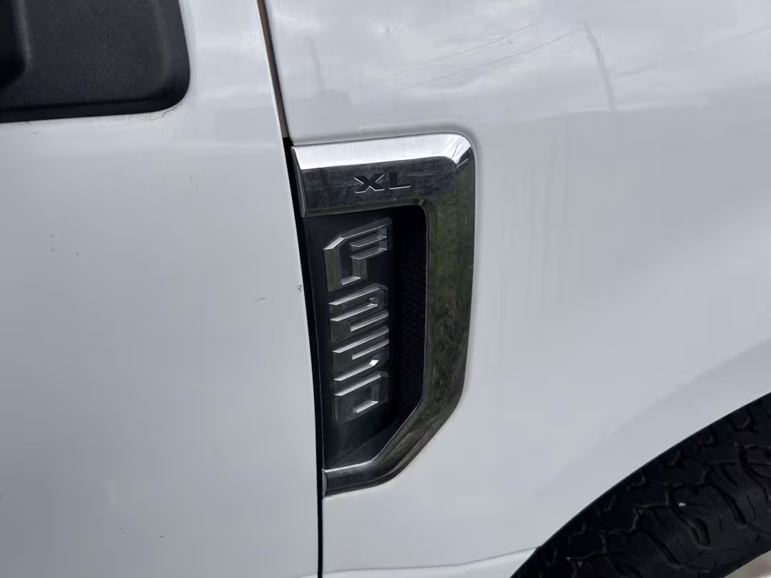 2020 Ford F-250 SD - 1FT7W2B64LEE46783 - Image #4