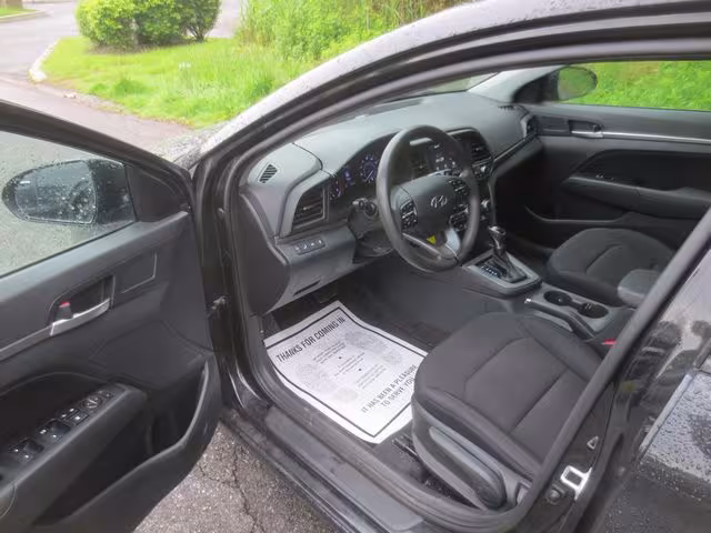 2020 Hyundai Elantra - 5NPD84LF7LH507681 - Image #3