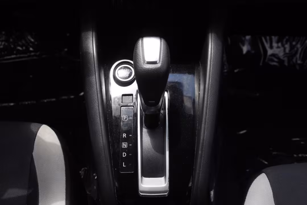 2020 Nissan Versa - 3N1CN8EV3LL847350 - Image #20
