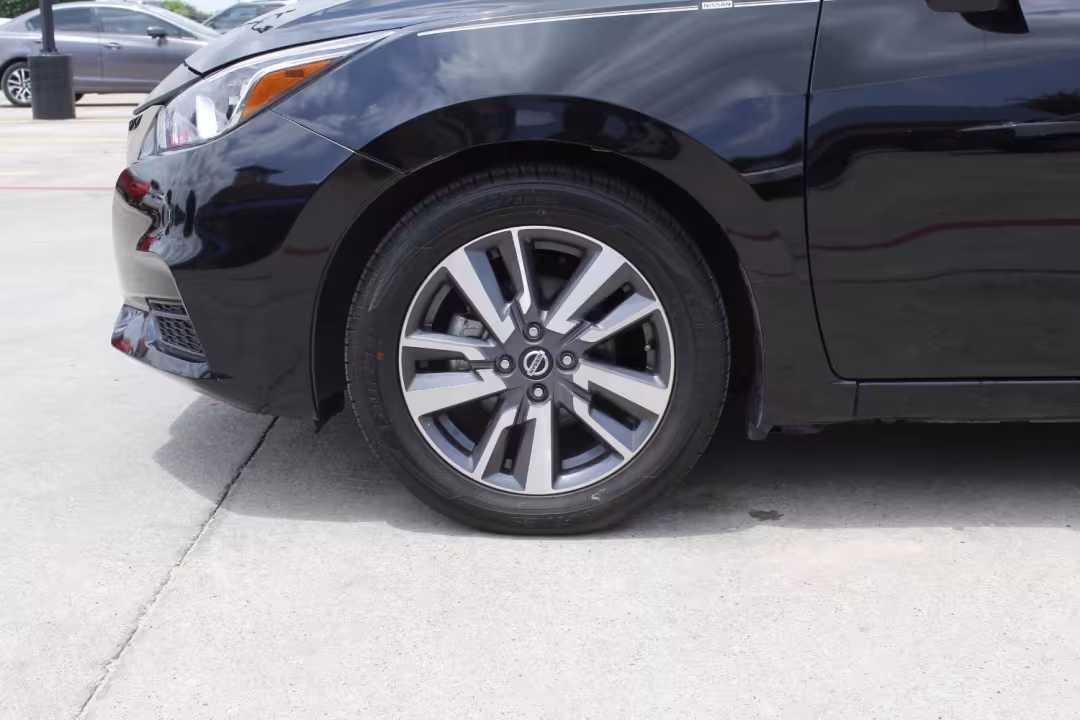 2020 Nissan Versa - 3N1CN8EV3LL847350 - Image #4