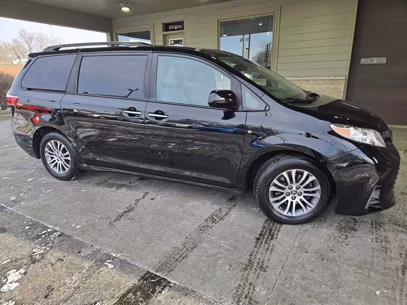 2020 Toyota Sienna - 5TDYZ3DC1LS067335 - Image #1