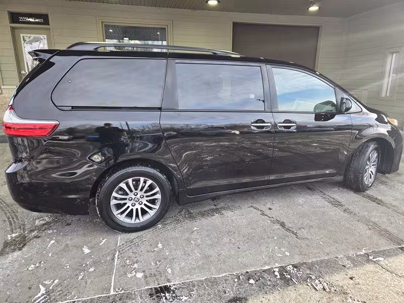 2020 Toyota Sienna - 5TDYZ3DC1LS067335 - Image #3
