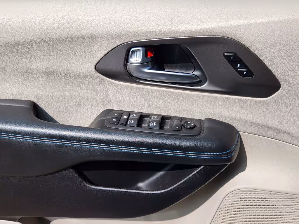 2021 Chrysler Pacifica - 2C4RC3BG7MR549328 - Image #7