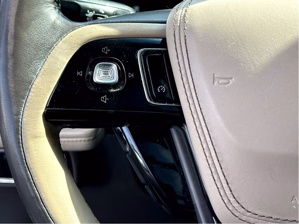 2021 Lincoln Aviator - 5LM5J7XC9MGL17373 - Image #11