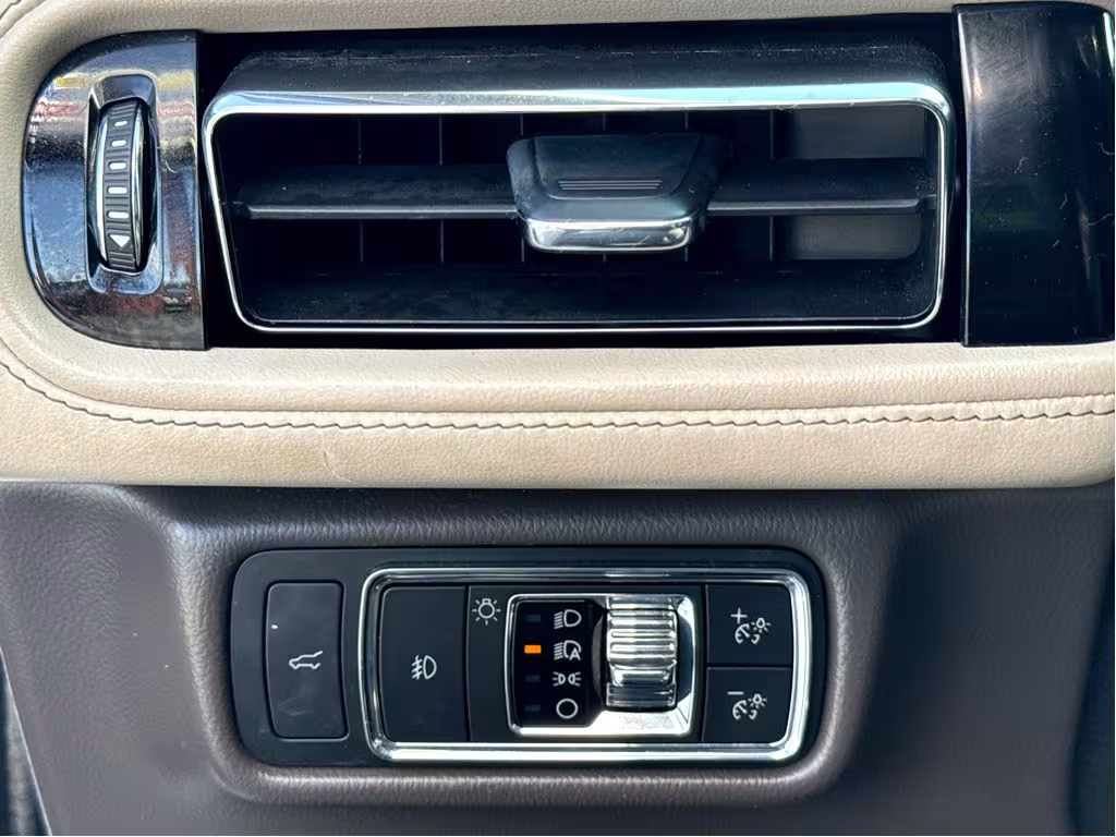 2021 Lincoln Aviator - 5LM5J7XC9MGL17373 - Image #22