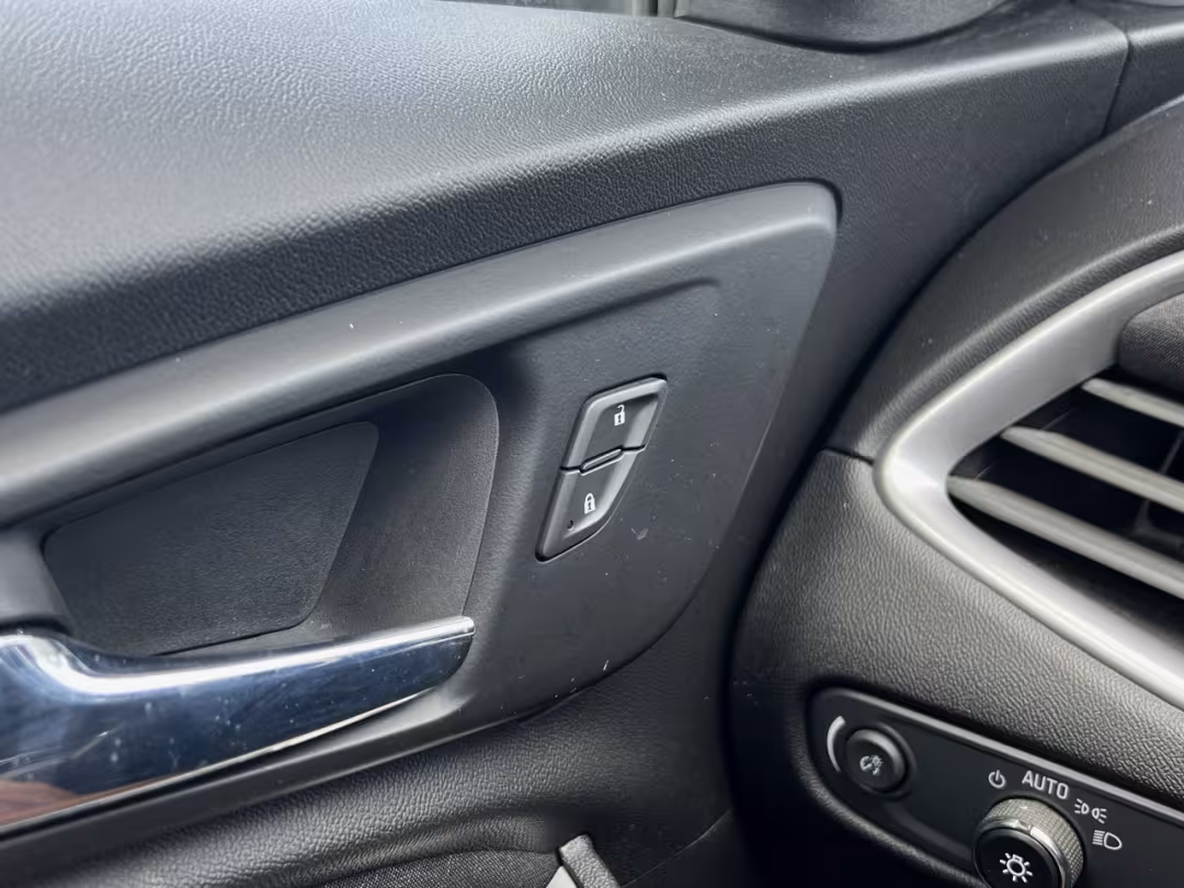2022 Chevrolet Malibu - 1G1ZG5STXNF134048 - Image #30