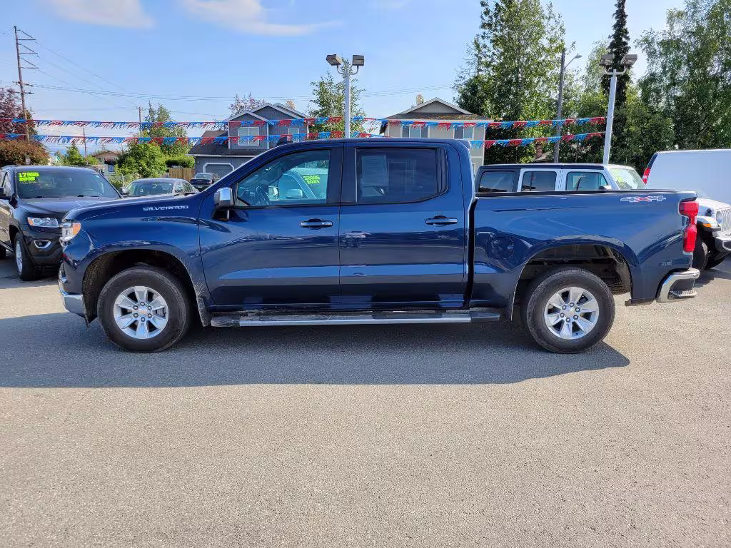 2022 Chevrolet Silverado 1500 - 3GCUDDED1NG540274 - Image #2